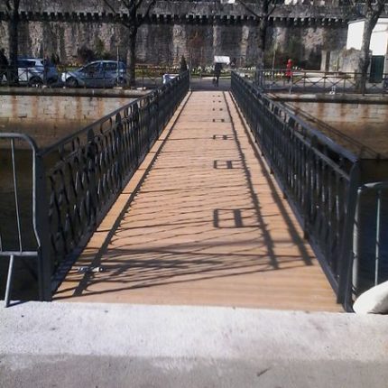 Vue de face de la passerelle 